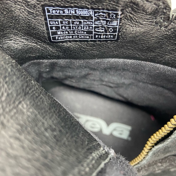 Teva Waterproof Suede Boots Side Zip - Picture 8 of 8